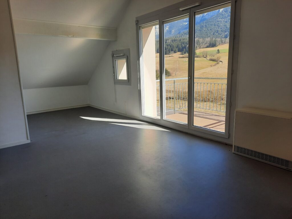 Mise en avant du bien ancien : APPARTEMENT T1 BIS AVEC BALCON LANS EN VERCORS