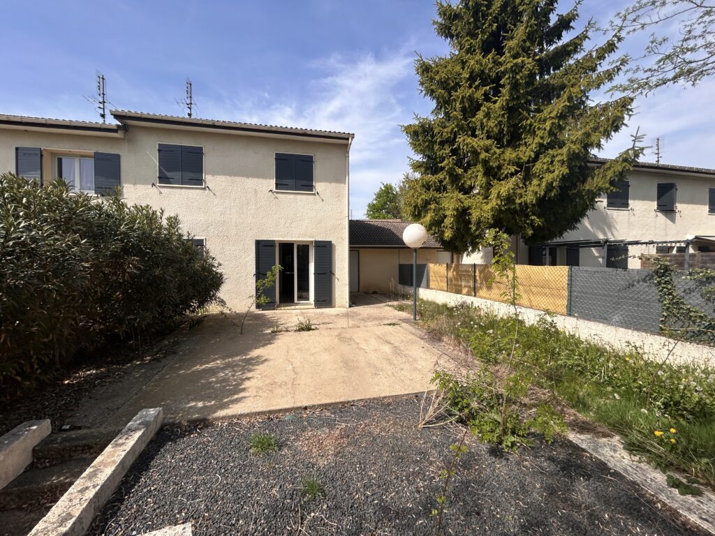 Mise en avant du bien ancien : Maison T4 familiale avec jardin et garage 
