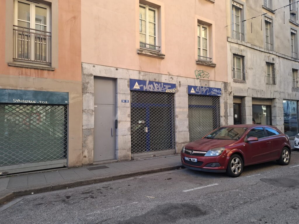 Mise en avant du local d'activitée : 32 Rue Très Cloîtres, Grenoble, France