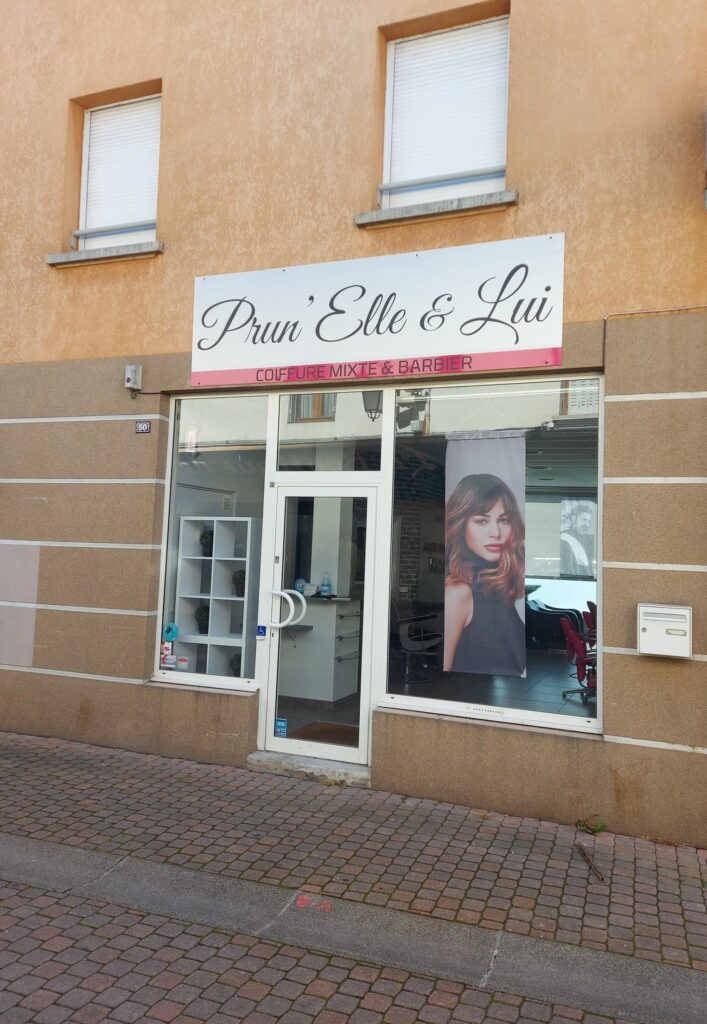 Mise en avant du local d'activitée : 50 Rue de la République, 38110 La Tour-du-Pin, France